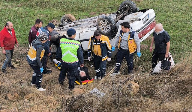 Kütahya’da otomobil şarampole devrildi, sürücü ve eşi yaralı