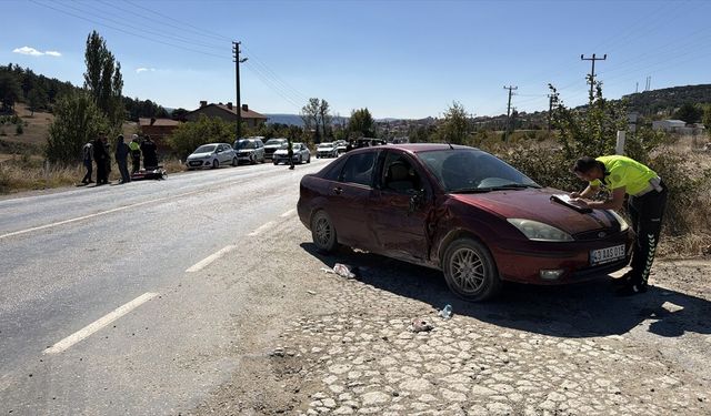 Kütahya’da otomobille motosiklet çarpıştı, ölü ve yaralılar var
