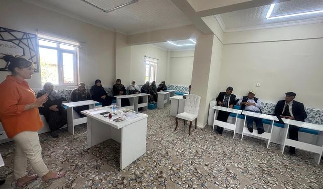 Hacı adaylarına hac eğitim semineri verildi