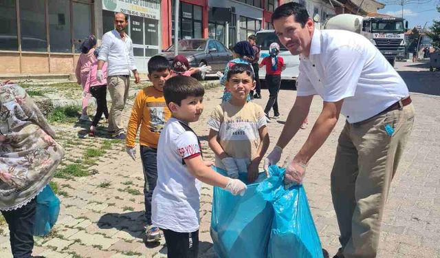 Dumlupınar'da Yaz Kur'an Kursu öğrencileri çevre temizliği yaptılar