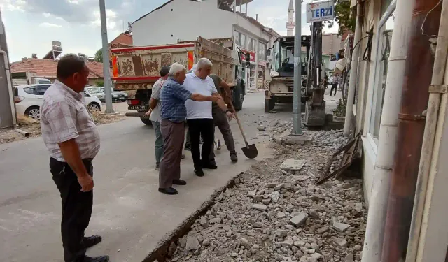 Hisarcık’ta kaldırımlar yenileniyor