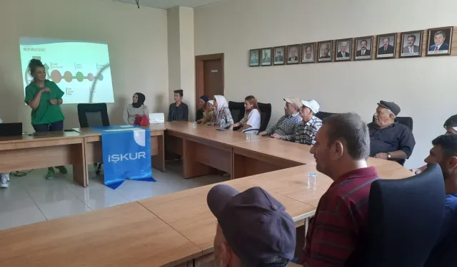 Altıntaş'ta 'İş arama becerileri' semineri düzenlendi