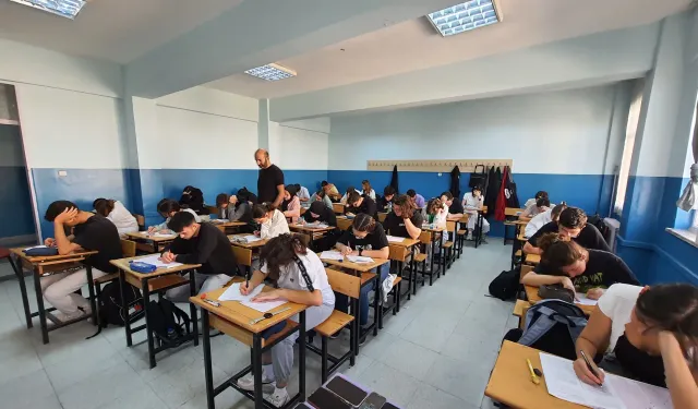 Simav Fen Lisesi kurslara başladı