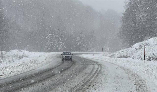 Domaniç Dağları'nda kar 27 santimetreye ulaştı