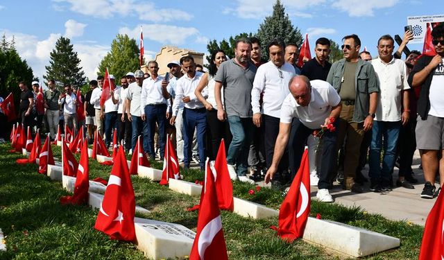Memleket Partisi Lideri İnce, Dumlupınar Şehitliği'ni ziyaret etti
