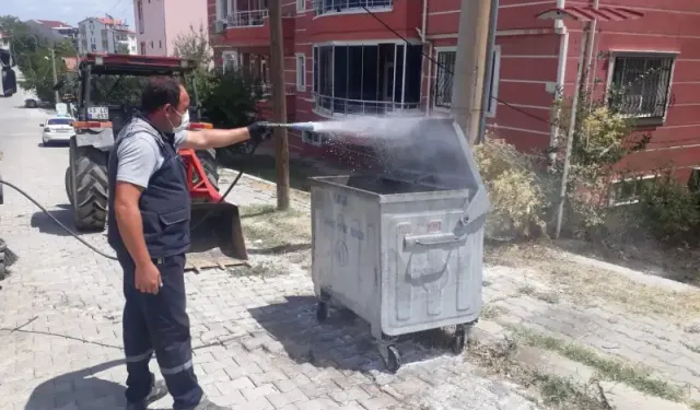 Kütahya Gediz’de çöp konteynerleri temizleniyor