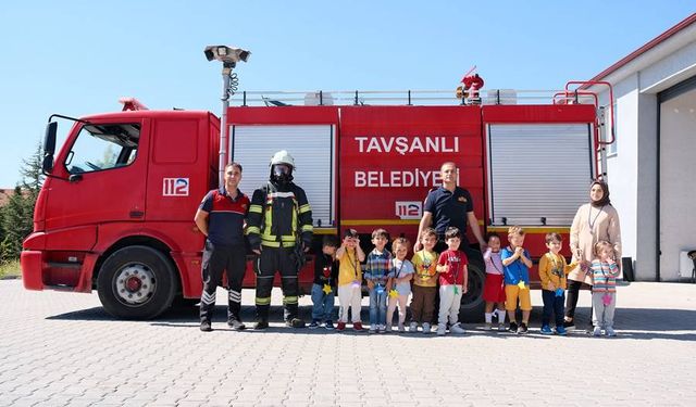 Tavşanlı’da miniklerden kahraman itfaiyecilere ziyaret