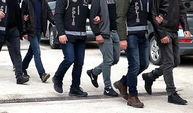 Manisa'da FETÖ operasyonunda 13 kişi gözaltına alındı