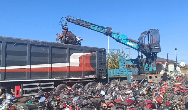 Afyonkarahisar'da yediemin otoparkında bekleyen araçlar geri dönüşüme gönderildi