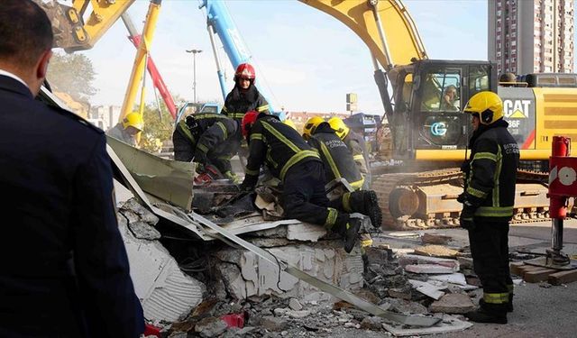 Sırbistan'da tren istasyonunda çökme: 14 ölü