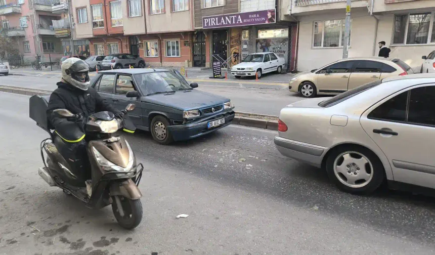 Kütahya’da pikniğe giden iki otomobil çarpıştı, 1 yaralı