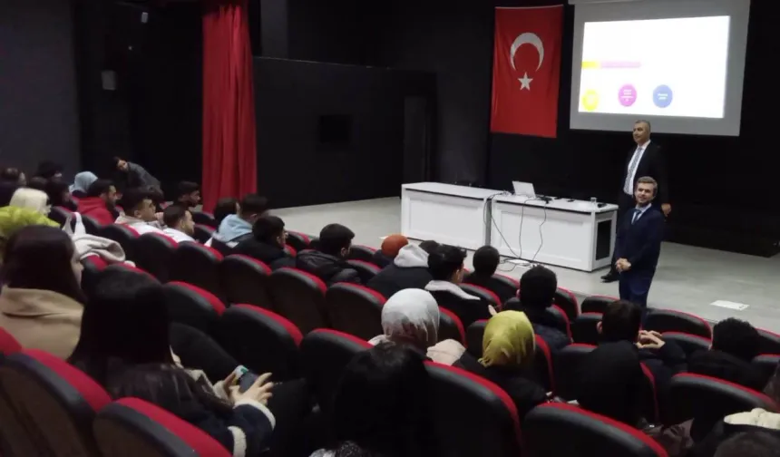 Kütahya’da üniversite öğrencilerine sektör tavsiyeleri