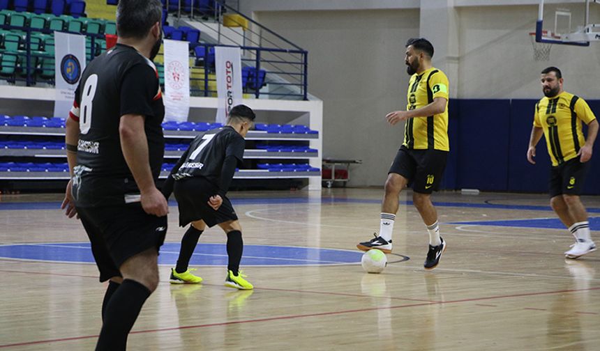 Kütahya’da futsal turnuvasında heyecan sürüyor