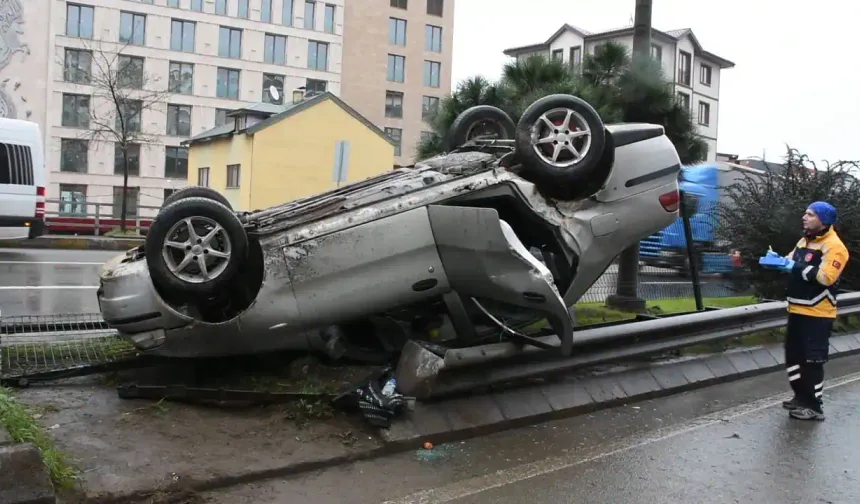 Trabzon'da otomobil devrildi: 2 yaralı