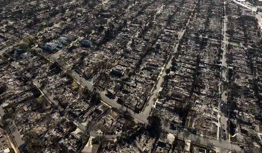 Yangınlar, California'nın son 40 yıldaki en geniş kentsel alanını yaktı