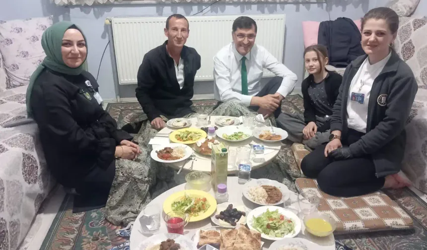 Kütahya’da Başkan Kahveci, ailelerle iftar yapıyor