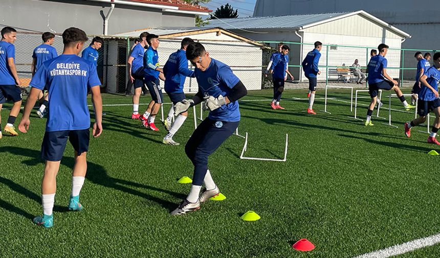 Belediye Kütahyaspor’un gençleri Türkiye şampiyonasına hazırlanıyor