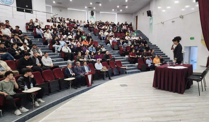 Meslek lisesi öğrencilerine CV hazırlama eğitimi ile geleceğe hazırlık