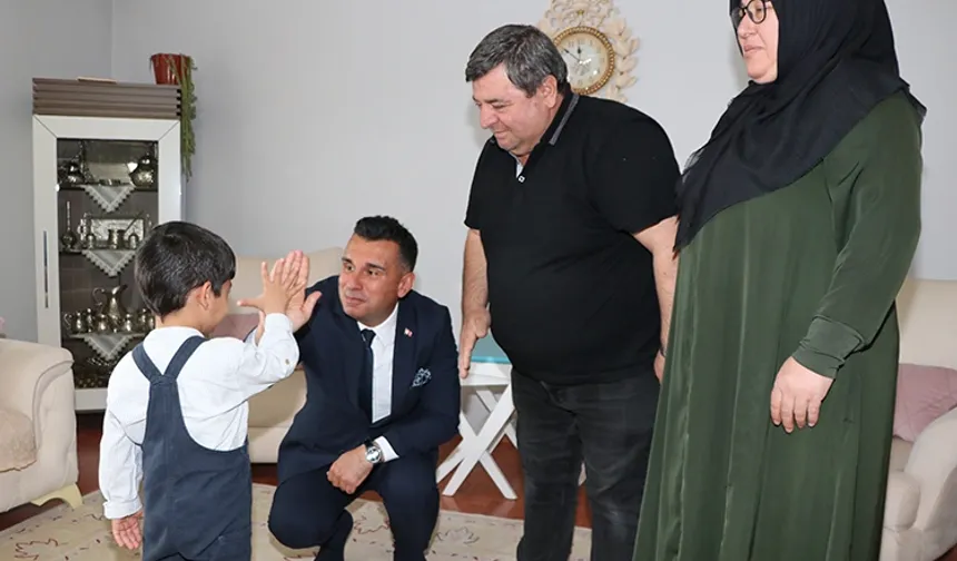Çift, koruyucu aile olarak 30 yıllık evlat hasretine son