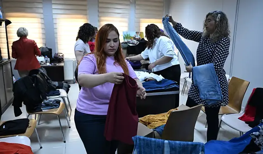 Kadın gönüllülerden ihtiyaç sahibi öğrencilere destek