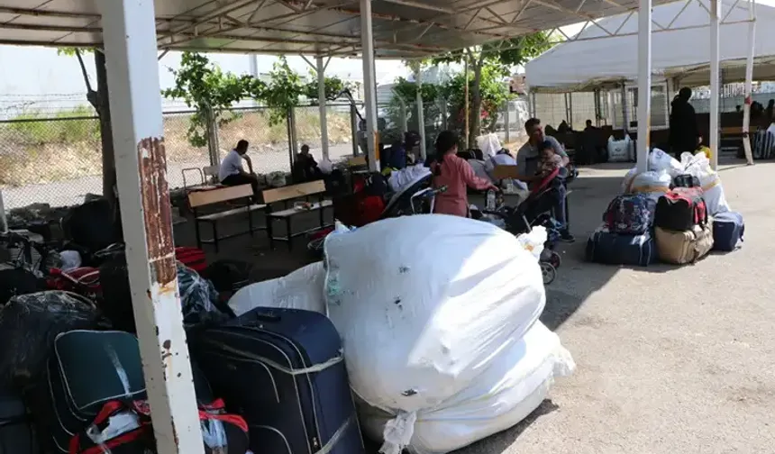 Suriyelilerin gönüllü dönüşü bayram sonrası da devam ediyor