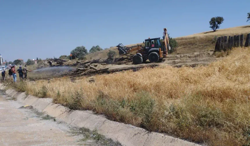 Kütahya’daki ot yangını tarlaya ulaşmadan söndürüldü