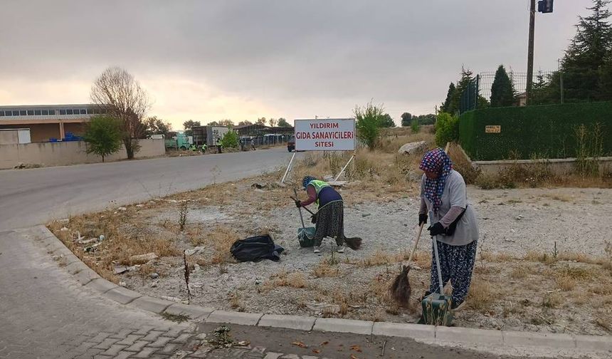 Kütahya toptancı hal çevresinde temizlik çalışması gerçekleştirildi