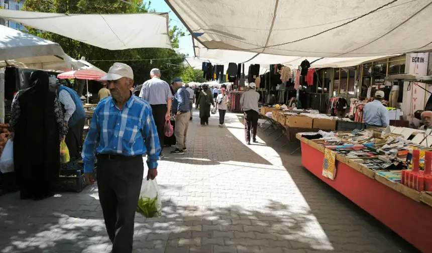 Kütahya Çavdarhisar’da vatandaşlar pazarda buluştu