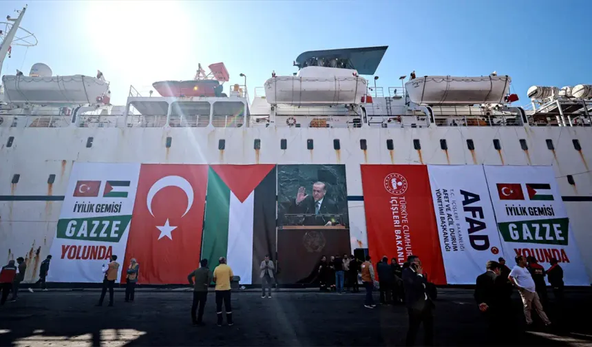 Gazze’ye yardımları taşıyan 17. İyilik Gemisi yola çıktı