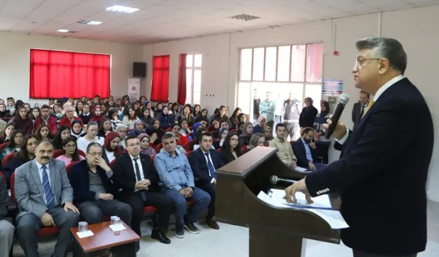 Kütahya DPÜ Rektörü Kızıltoprak, açılış dersine katıldı