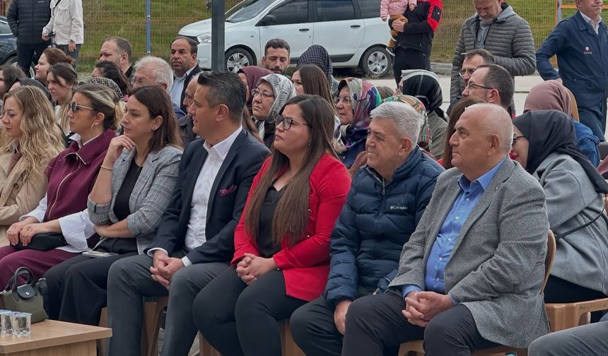 Kütahya Simav’da şeref koleji’nde Cumhuriyet coşkusu