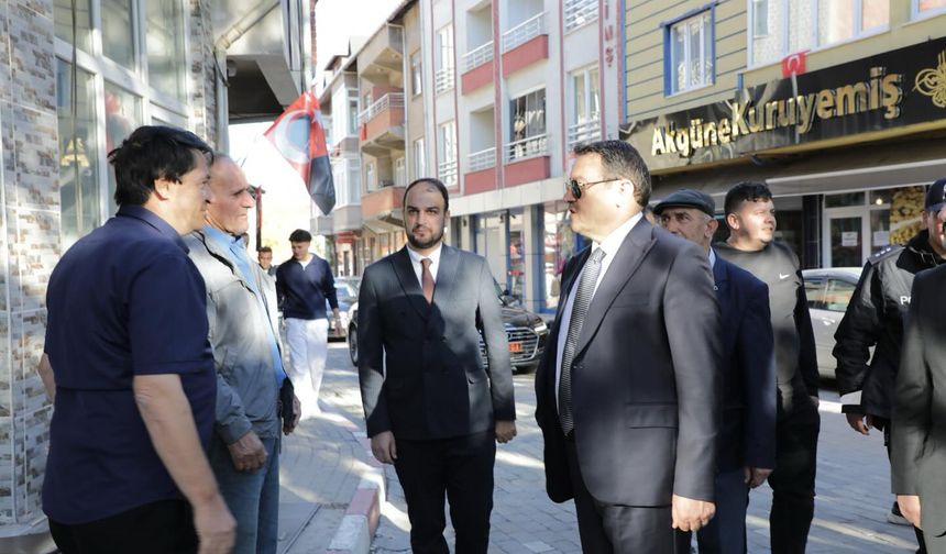 Kütahya Valisi Musa Işın Domaniç’te esnafla bir araya geldi