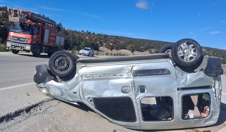 Kütahya Altıntaş’ta ticari araç devrildi, 3 yaralı