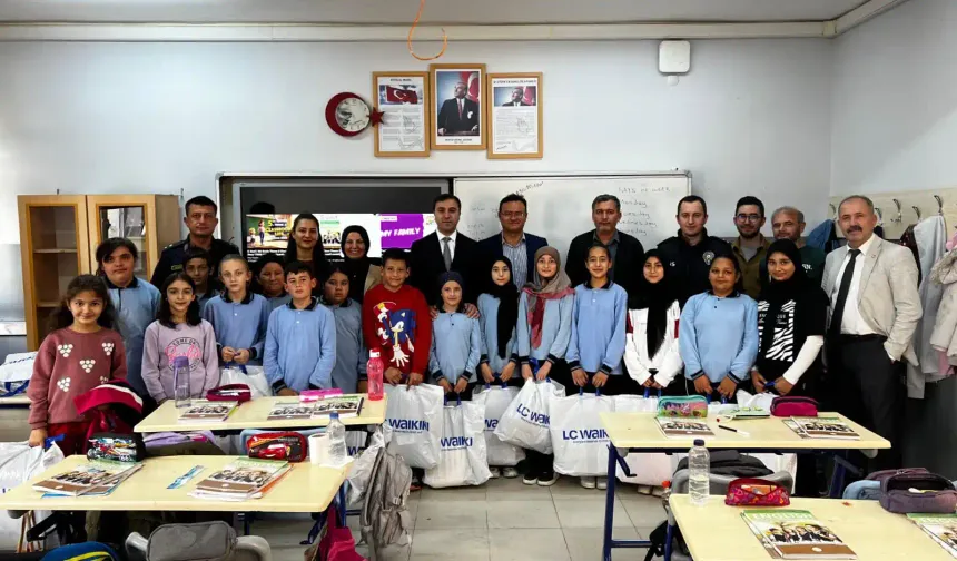 Kütahya Çavdarhisar’da öğrencilere kıyafet sürprizi