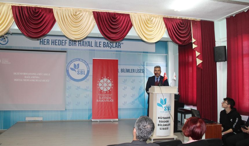 Kütahya’da öğrencilere dijital okuryazarlık eğitimi verildi