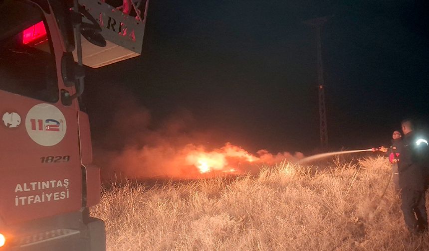 Kütahya’da tarlada yakılan ot paniğe yol açtı