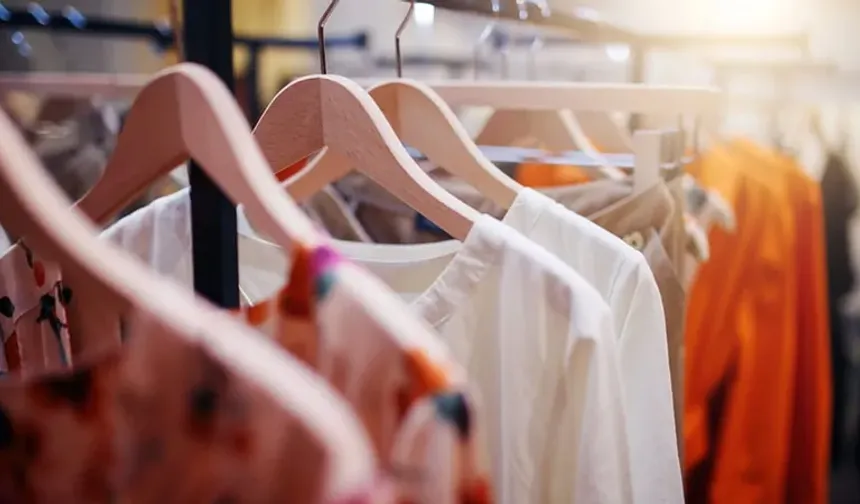 Bu avm’de para geçmiyor kıyafetler ücretsiz dağıtılıyor