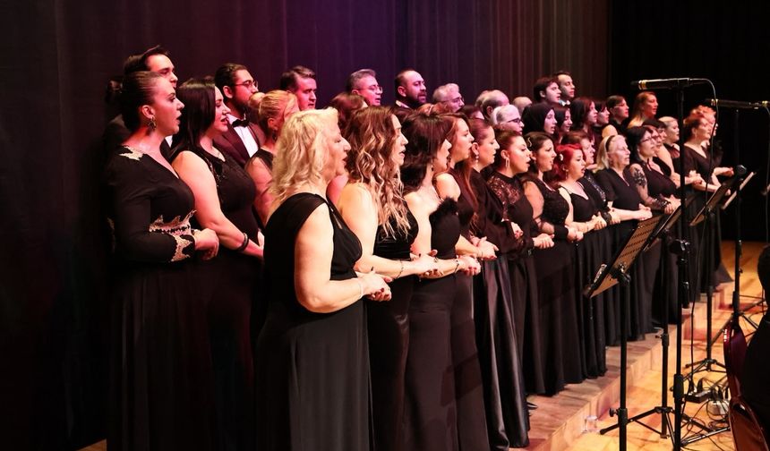 Burdur TSM Korosu ve Gül Öz Kütahya’da sanatseverleri mest etti