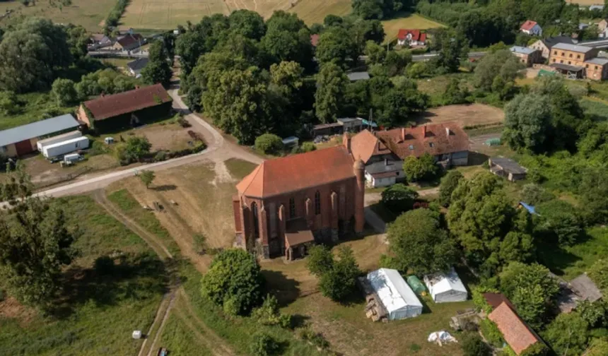 Dünyanın peşinde olduğu kutsal eşya için bu köye akın ettiler