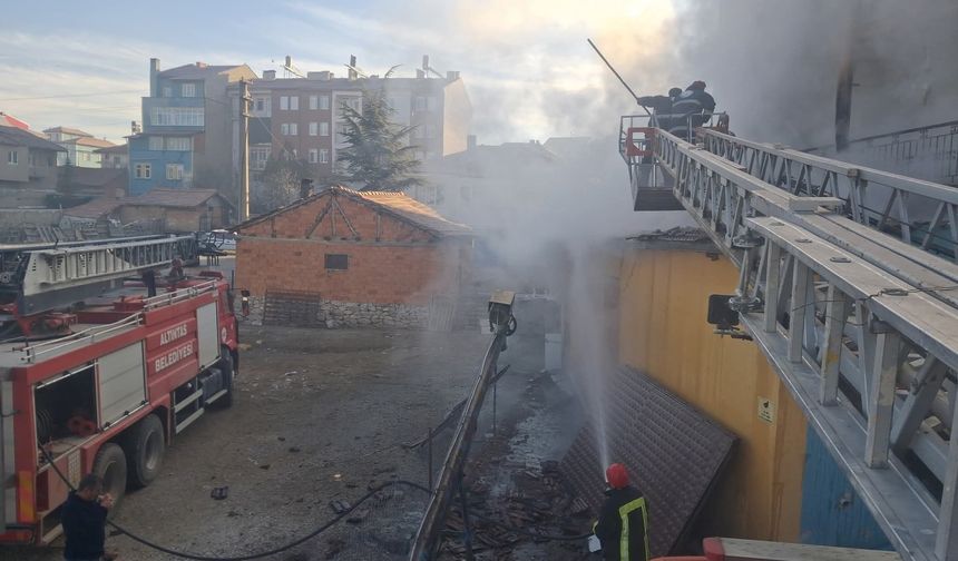 Kütahya Altıntaş’ta ekmek fırınında çıkan yangın söndürüldü