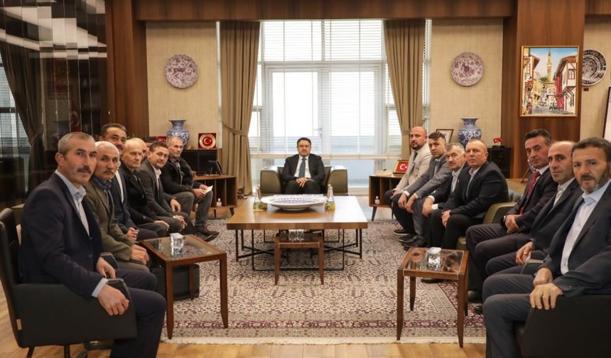 Kütahya Valisi Işın, merkez köy muhtarlarını makamında ağırladı