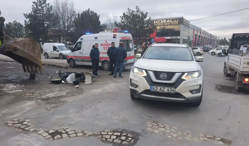 Kütahya’da otomobil, elektrikli bisiklete çarptı, 1 yaralı