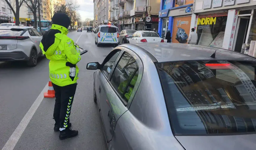 Kütahya’da polis ekiplerinden araç sürücülerine denetim