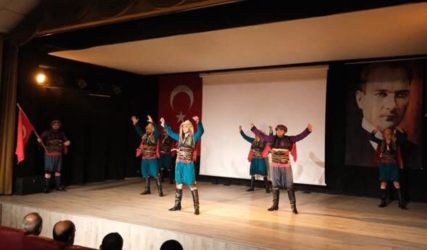 Kütahya’da Tavşanlı’nın düş halk oyunları gecesi ilgi gördü