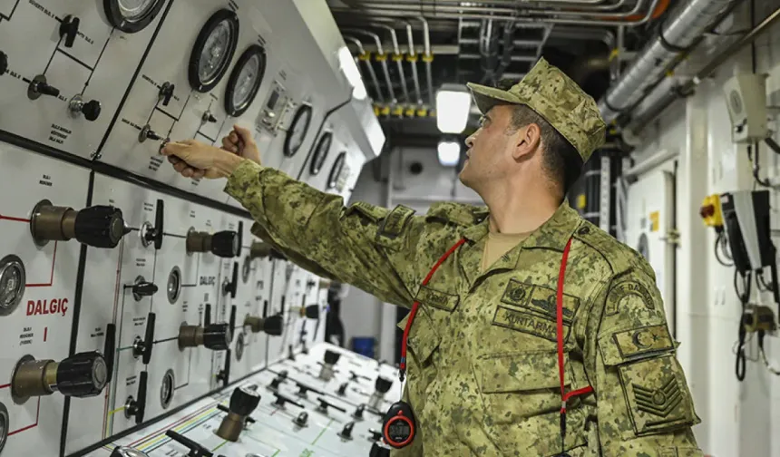 TCG Alemdar 68 metrelik zorlu görevi tamamladı