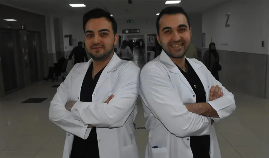 Afyonkarahisar’da genç doktor kardeşler aynı hastanede hizmet veriyor
