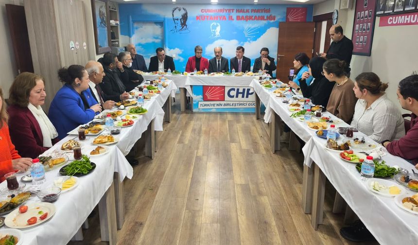 CHP Kütahya İl Başkanlığı, gazetecilerle kahvaltı programında buluştu