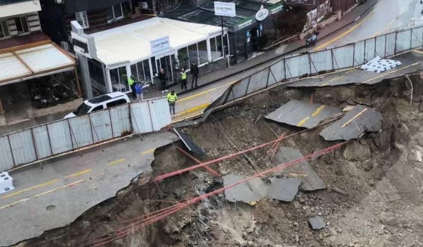 Kuşadası’nda yolda çökme meydana geldi