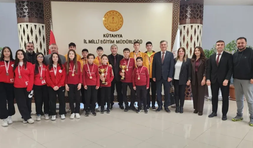 Kütahya’da öğrenciler spordaki başarılarıyla gururlandırdı