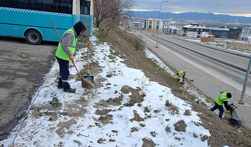 Kütahya’da Zafertepe Mahallesi’nde kar yağışı sonrası temizlik çalışması